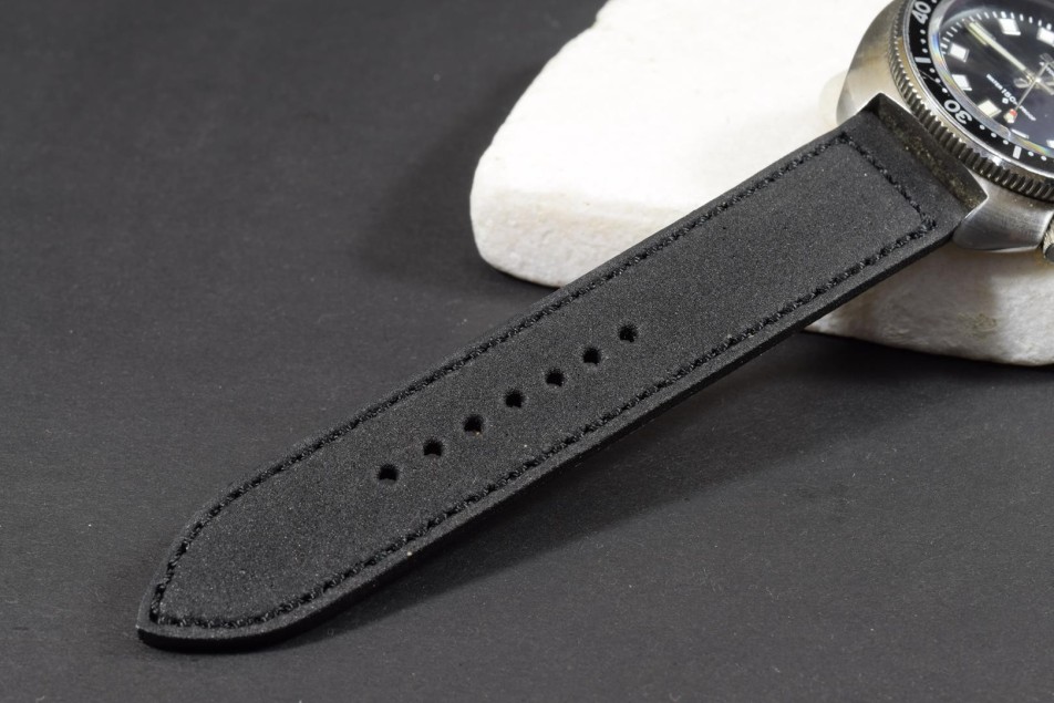 RUBBER I - BLACK