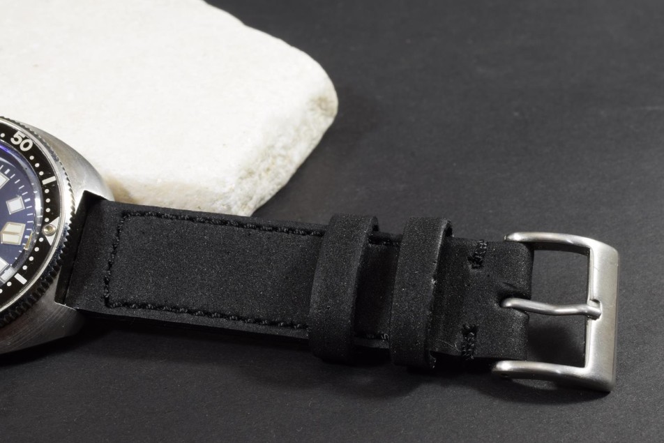 RUBBER I - BLACK