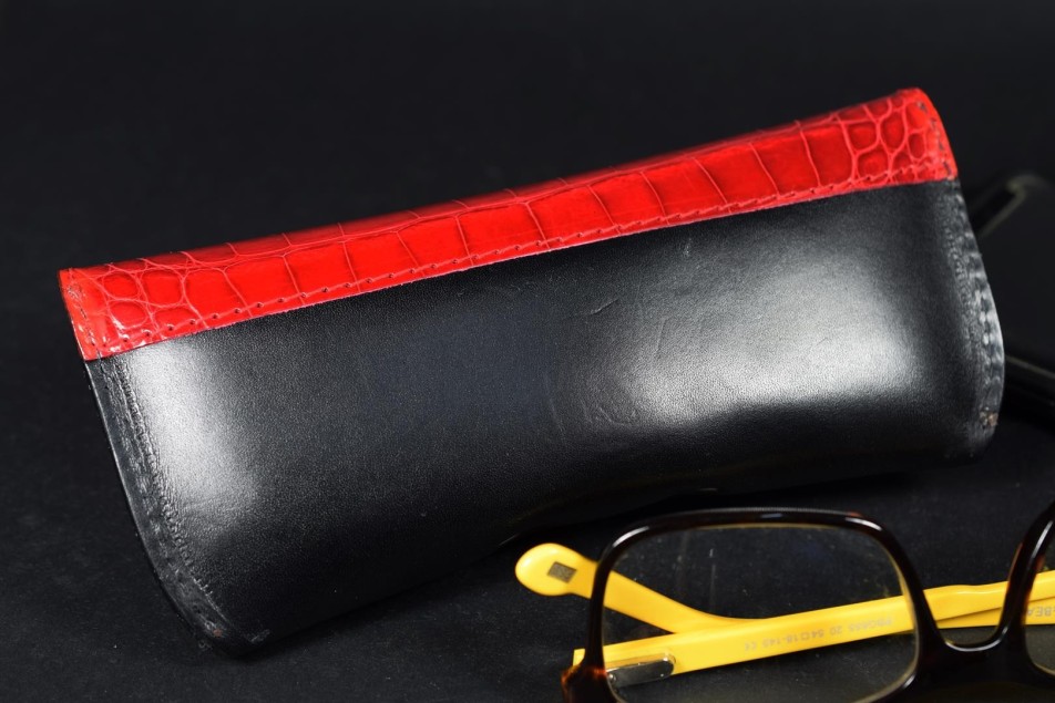 VISUM - ALLIGATOR RED BLACK