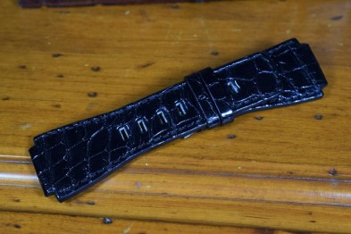 BR - ALLIGATOR ROUND - BLACK SHINY