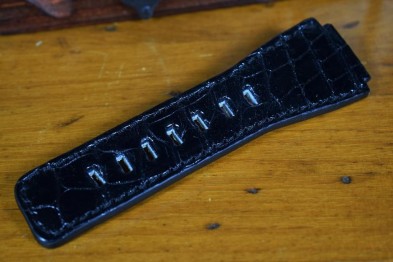 BR - ALLIGATOR ROUND - BLACK SHINY