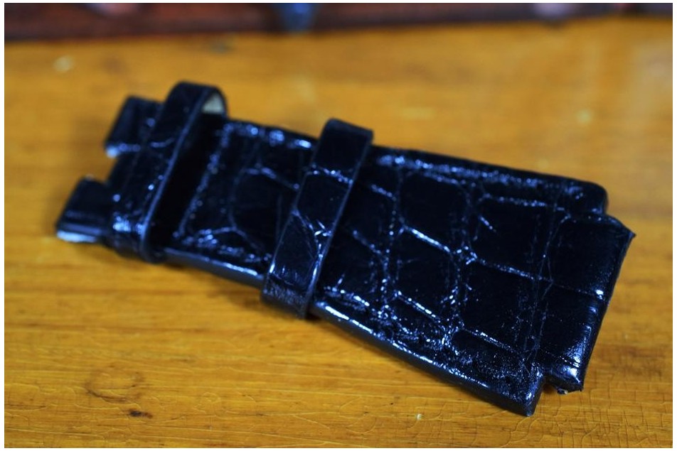 BR - ALLIGATOR ROUND - BLACK SHINY