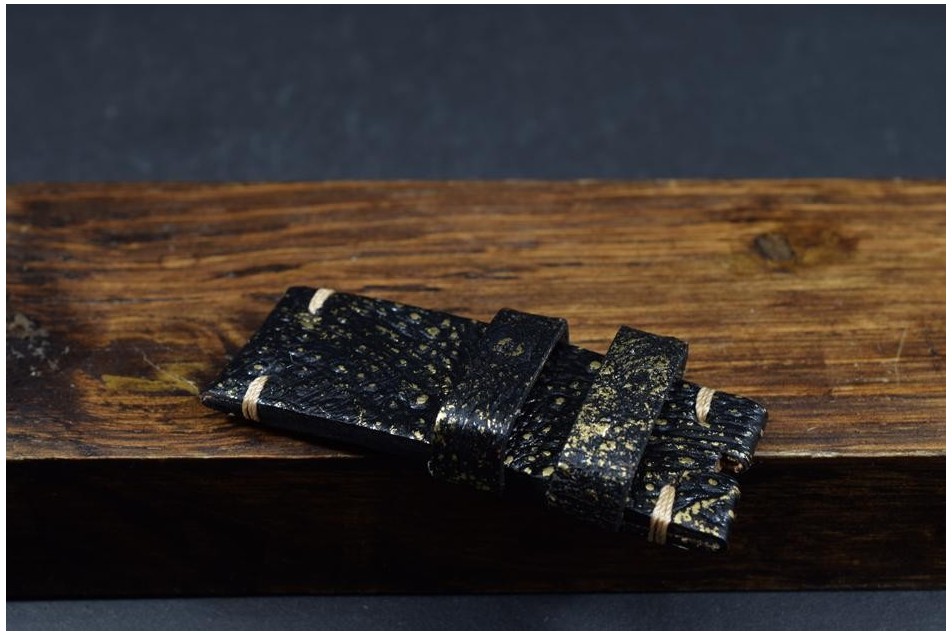 221 KRÖTE - SCHWARZ GOLD 26/26 115/75 MM