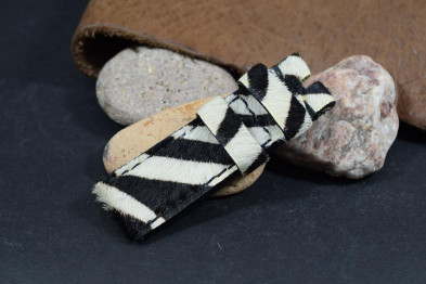800 LEDER ZEBRA LANGHAAR SCHWARZ - WEISS 23/22 130/80 MM