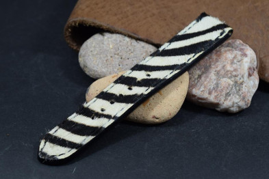 800 LEDER ZEBRA LANGHAAR SCHWARZ - WEISS 23/22 130/80 MM