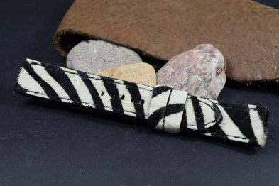 800 LEDER ZEBRA LANGHAAR SCHWARZ - WEISS 23/22 130/80 MM