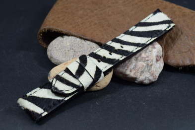 800 LEDER ZEBRA LANGHAAR SCHWARZ - WEISS 23/22 130/80 MM
