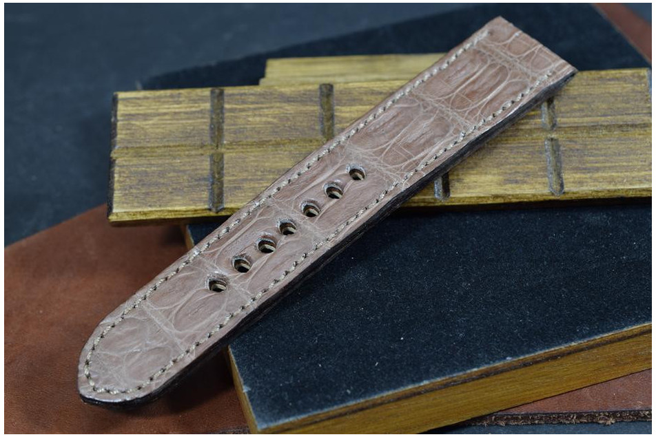 291 ALIGATOR - BROWN PEANUT   24/22 130/80 MM