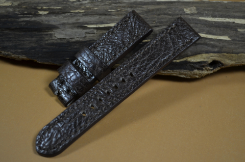 47 KARABU BROWN I 20-20 130-80 MM is one of our hand crafted watch straps. Available in brown color, 3.5 - 4 mm thick.