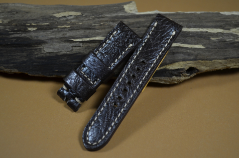 53 KARABU BROWN II 22-20 115-75 MM is one of our hand crafted watch straps. Available in brown color, 3.5 - 4 mm thick.