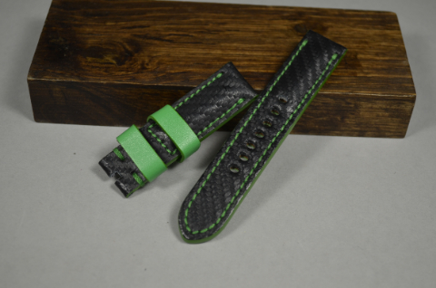 135 CARBON GREEN 20-20 115-75 MM is one of our hand crafted watch straps. Available in green color, 4 - 4.5 mm thick.