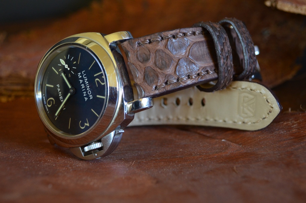 VINTAGE BROWN I MATTE is one of our hand crafted watch straps. Available in vintage brown color, 4 - 4.5 mm thick.