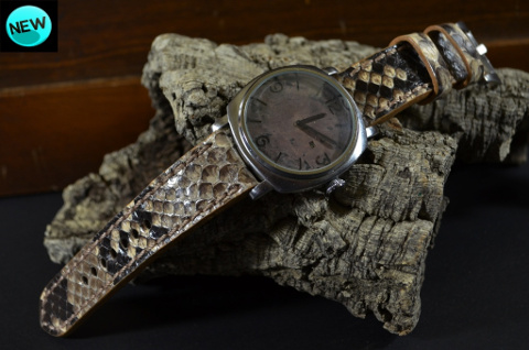 BEIGE SHINY is one of our hand crafted watch straps. Available in beige color, 4 - 4.5 mm thick.