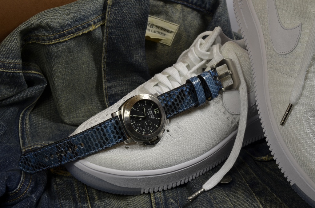 JEANSBLUE is one of our hand crafted watch straps. Available in jeansblue color, 4 - 4.5 mm thick.