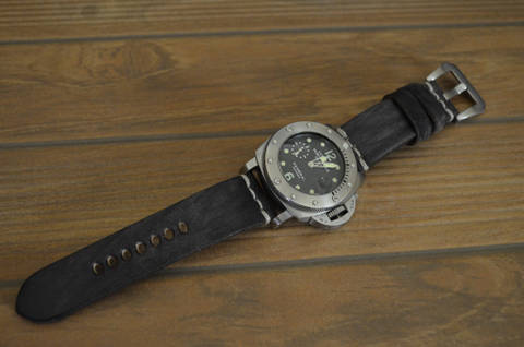 NEW BLACK II is one of our hand crafted watch straps. Available in oil black color, 4 - 4.5 mm thick.