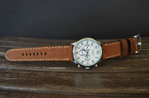 VINTAGE CAMEL MATTE II is one of our hand crafted watch straps. Available in camel color, 4 - 4.5 mm thick.
