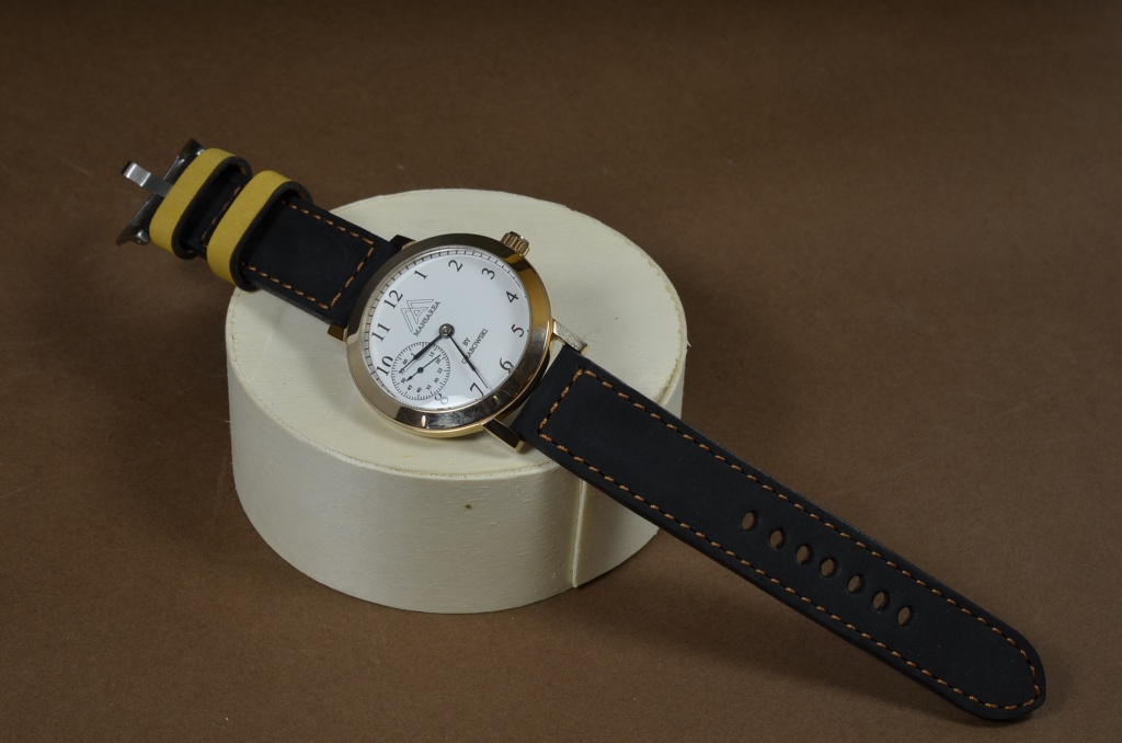 BLACK HAVANA es una de nuestras correas reloj de piel hechas a mano, con nobuk de becerro. De color negro havana, con un espesor de 3.5 - 4 mm.