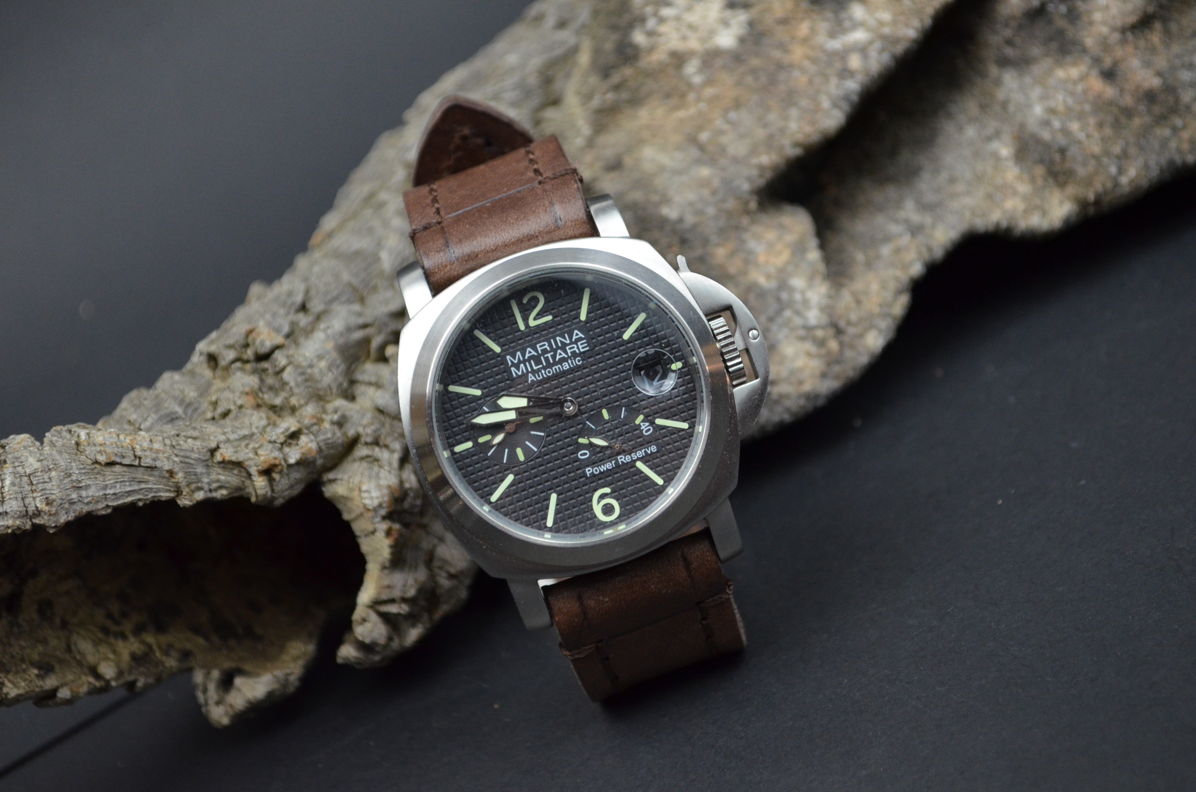 BROWN I is one of our hand crafted watch straps. Available in brown color, 4 - 4.5 mm thick.
