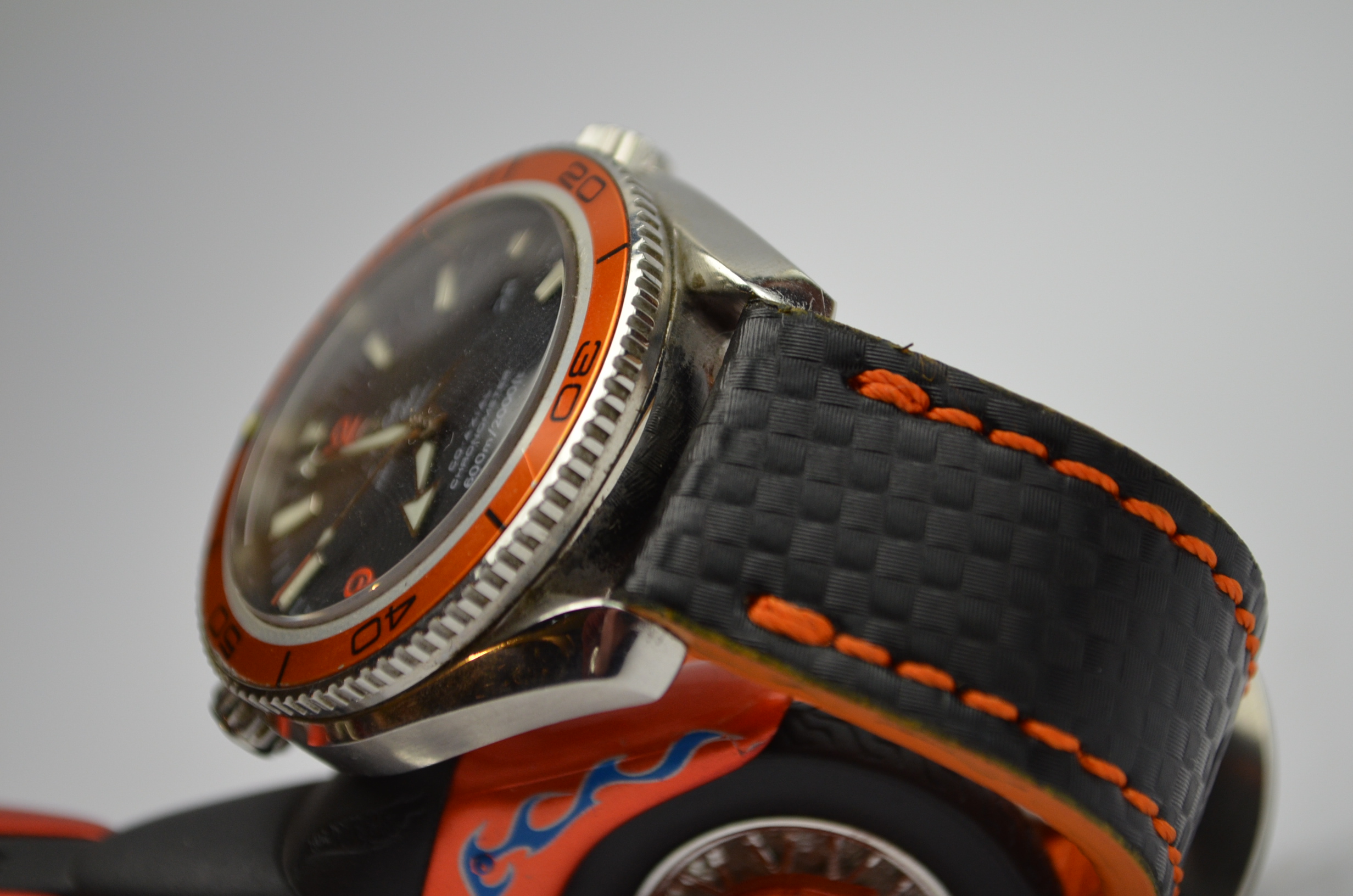 II ORANGE es una de nuestras correas reloj de piel hechas a mano, con piel de becerro. De color naranja, con un espesor de 3.5 - 4 mm.