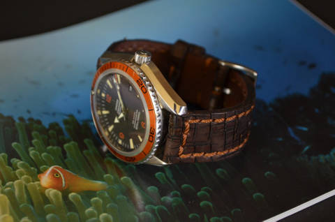 DESTROYER I es una de nuestras correas reloj de piel hechas a mano, con piel de becerro. De color marron, con un espesor de 3 - 3.5 mm.
