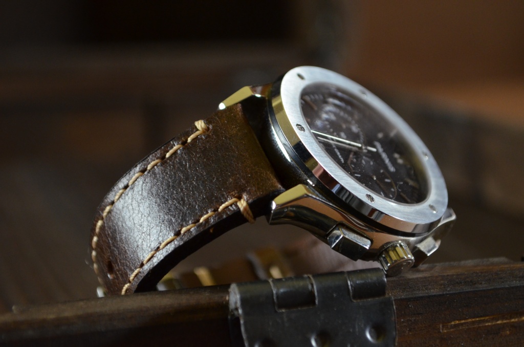 LISO is one of our hand crafted watch straps. Available in brown color, 3 - 3.5 mm thick.