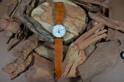 MINIMUS IV CARAMEL is one of our hand crafted watch straps. Available in caramel brown color, 3 - 3.5 mm thick.