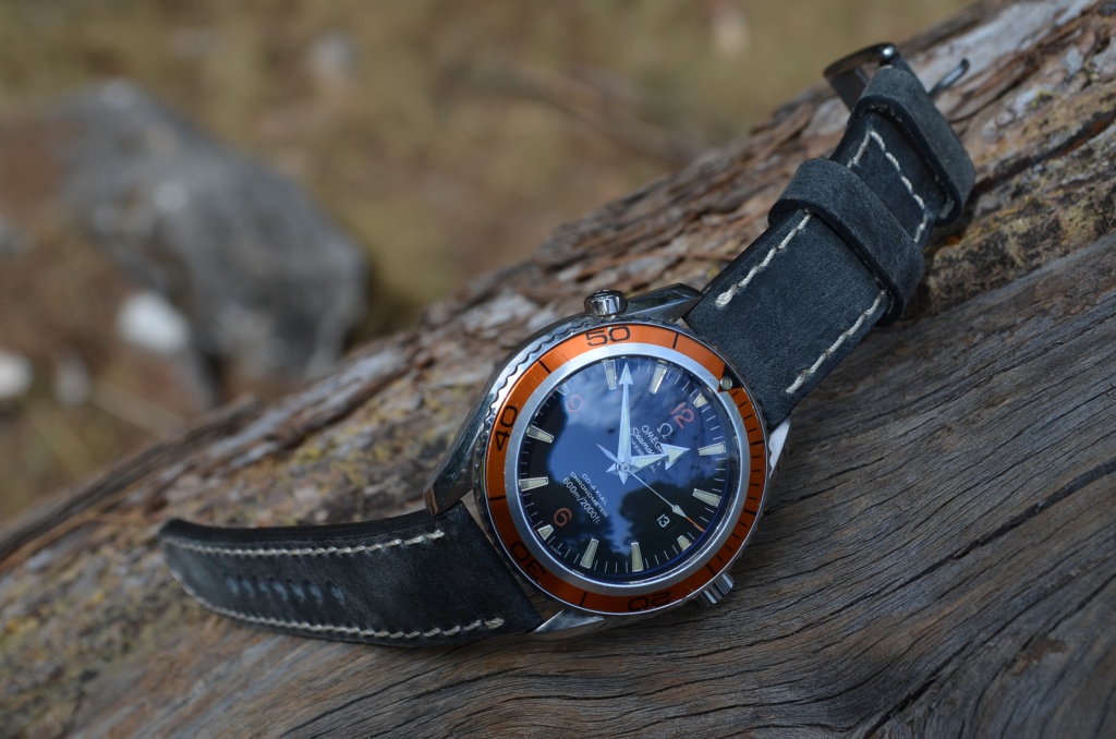 SAVAGE BLACK es una de nuestras correas reloj de piel hechas a mano, con piel de becerro. De color negro vintage, con un espesor de 4 - 4.5 mm.