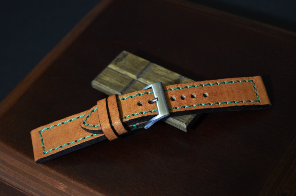 HAVANA GR es una de nuestras correas reloj de piel hechas a mano, con piel de ciervo. De color havana, con un espesor de 3 - 3.5 mm.
