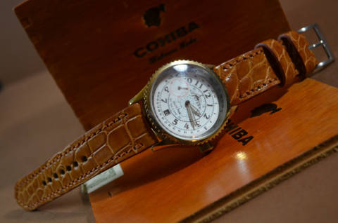 HONEY - ROUND SCALE is one of our hand crafted watch straps. Available in honey color, 3 - 3.5 mm thick.