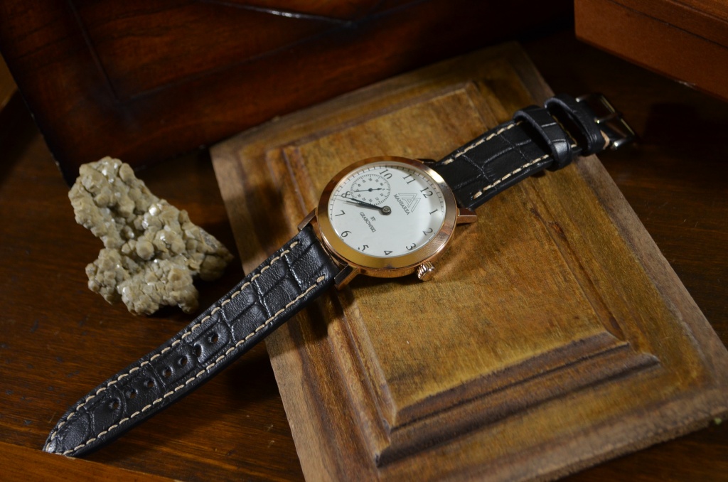 BLACK III SQUARE SCALE es una de nuestras correas reloj de piel hechas a mano, con aligator mate. De color negro, con un espesor de 3 - 3.5 mm.