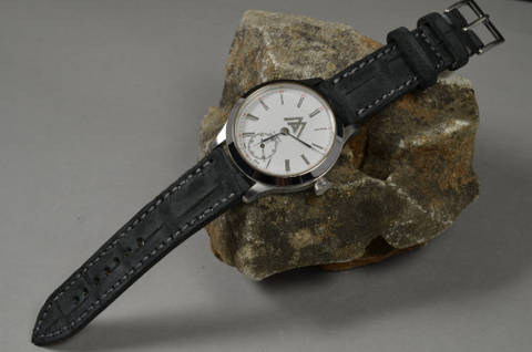 NUBUK BLACK I SQUARE SCALE is one of our hand crafted watch straps. Available in black color, 3 - 3.5 mm thick.