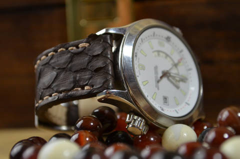 BROWN II - MATTE is one of our hand crafted watch straps. Available in brown color, 3 - 3.5 mm thick.