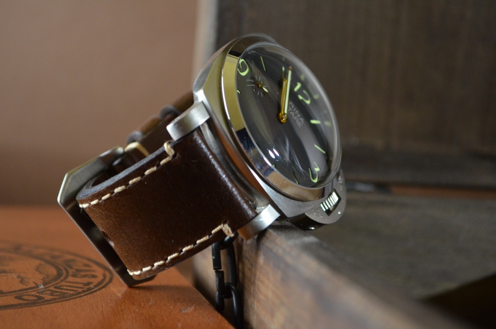 LISO is one of our hand crafted watch straps. Available in brown color, 4 - 4.5 mm thick.