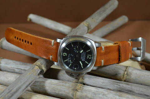MINIMUS III CARAMEL is one of our hand crafted watch straps. Available in caramel brown color, 4 - 4.5 mm thick.