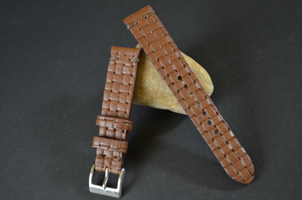 BRAIDY BROWN I is one of our hand crafted watch straps. Available in brown color, 3 - 3.5 mm thick.