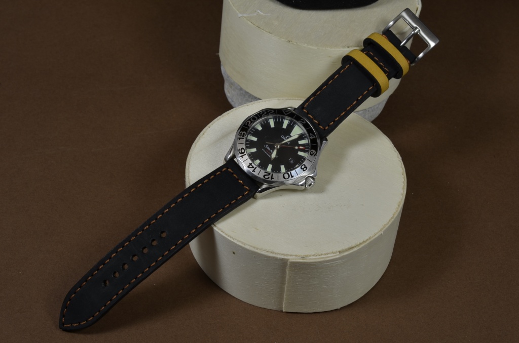 BLACK HAVANA es una de nuestras correas reloj de piel hechas a mano, con nobuk de becerro. De color negro havana, con un espesor de 3 - 3.5 mm.