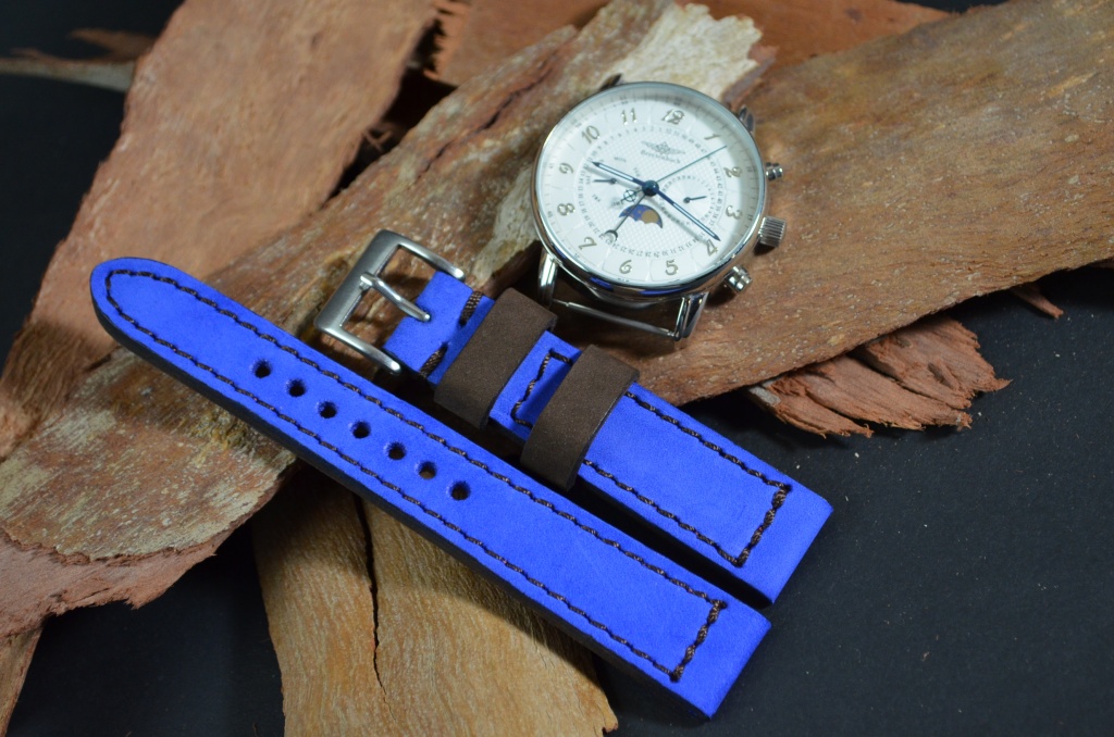 NAVY BLUE BROWN es una de nuestras correas reloj de piel hechas a mano, con nobuk de becerro. De color azul marino marrón, con un espesor de 3 - 3.5 mm.