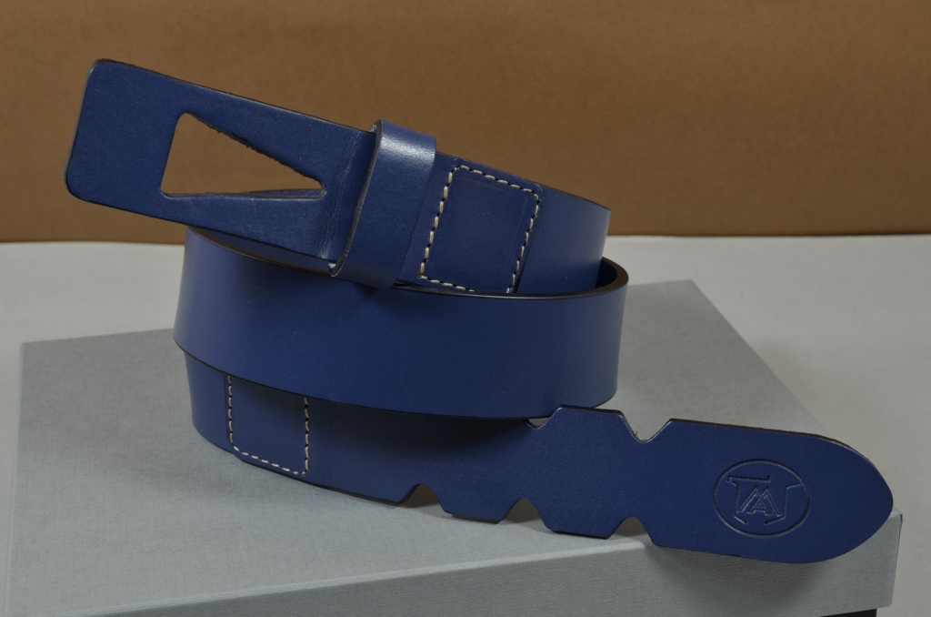 35MM CALF DESIGN ARROW BLUE is one of our hand crafted belts, made with exceptional quality calf saddle leather. Available in blue color, 35 mm wide & 4 - 4.5 mm thick.