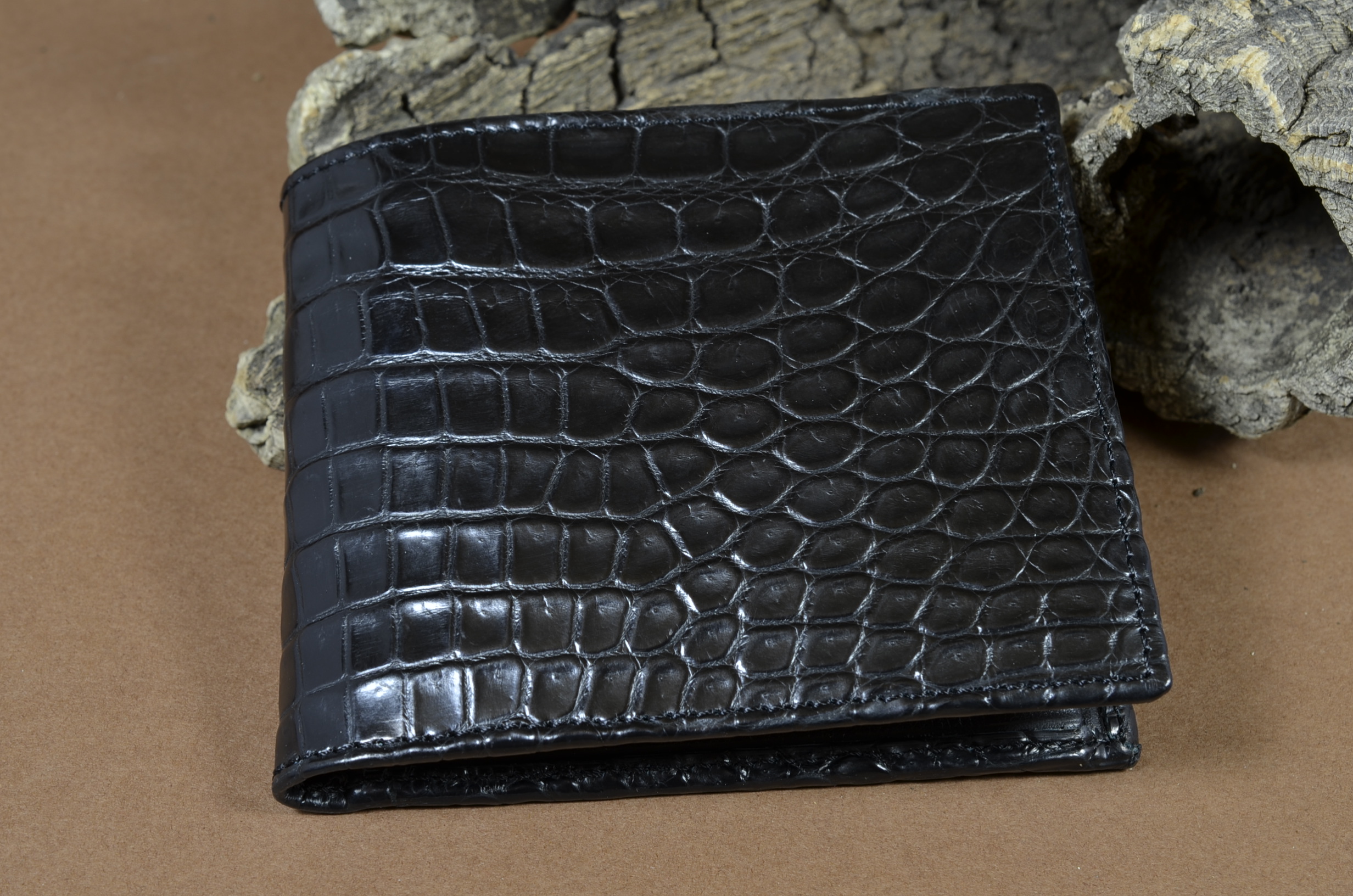 ROMA - ALLIGATOR 2 BLACK is one of our hand crafted wallets, made using alligator matte  & calf skin in the interior. Available in black color.