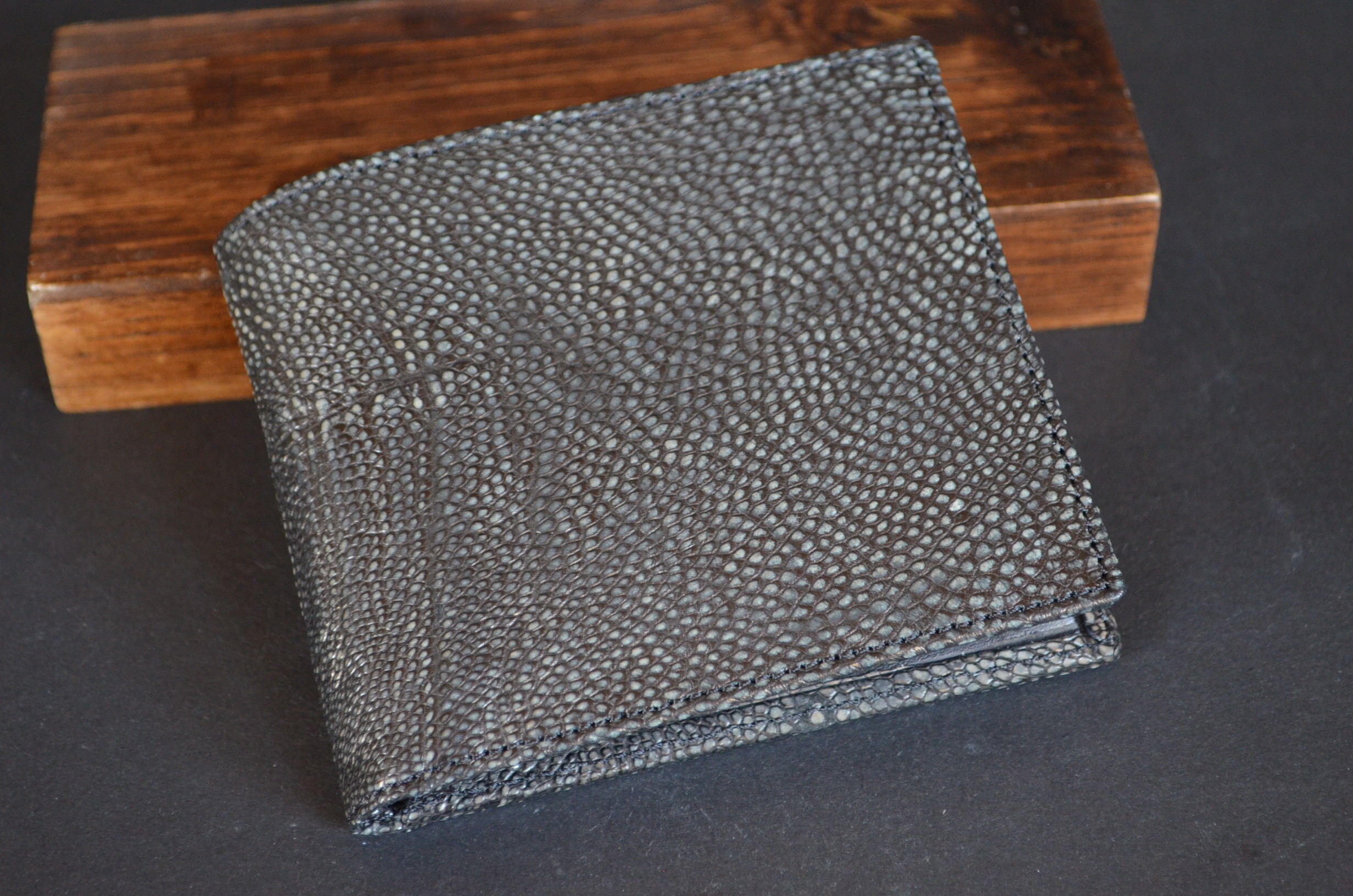 ROMA - OSTRICH LEG 5 NUBUK BLACK FANTASY is one of our hand crafted wallets, made using ostrich leg nubuk matte & calfskin / textil in the interior. Available in black fantasy color.