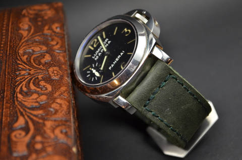 GREEN I is one of our hand crafted watch straps. Available in green color, 4 - 4.5 mm thick.