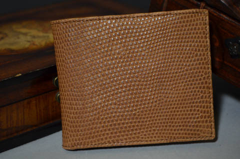 FIRENZE - LIZARD 34 HAVANA is one of our hand crafted wallets, made using salvator lizard matte & calfskin / textil in the interior. Available in havana color.