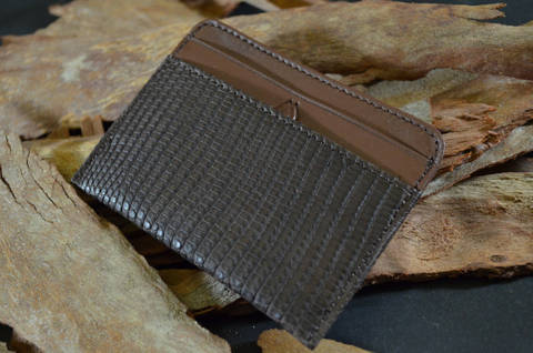 AMALFI - LIZARD 9 BROWN is one of our hand crafted wallets, made using salvator lizard matte & calfskin / textil in the interior. Available in brown color.