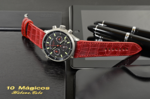 RED - SQUARE SCALE es una de nuestras correas reloj de piel hechas a mano, con aligator brillante. De color rojo, con un espesor de 3 - 3.5 mm.