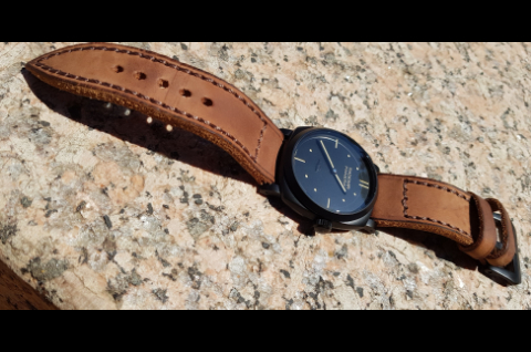PUL HAVANA I is one of our hand crafted watch straps. Available in brown havana color, 4 - 4.5 mm thick.