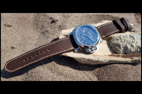 BUBBO I is one of our hand crafted watch straps. Available in brown color, 4 - 4.5 mm thick.