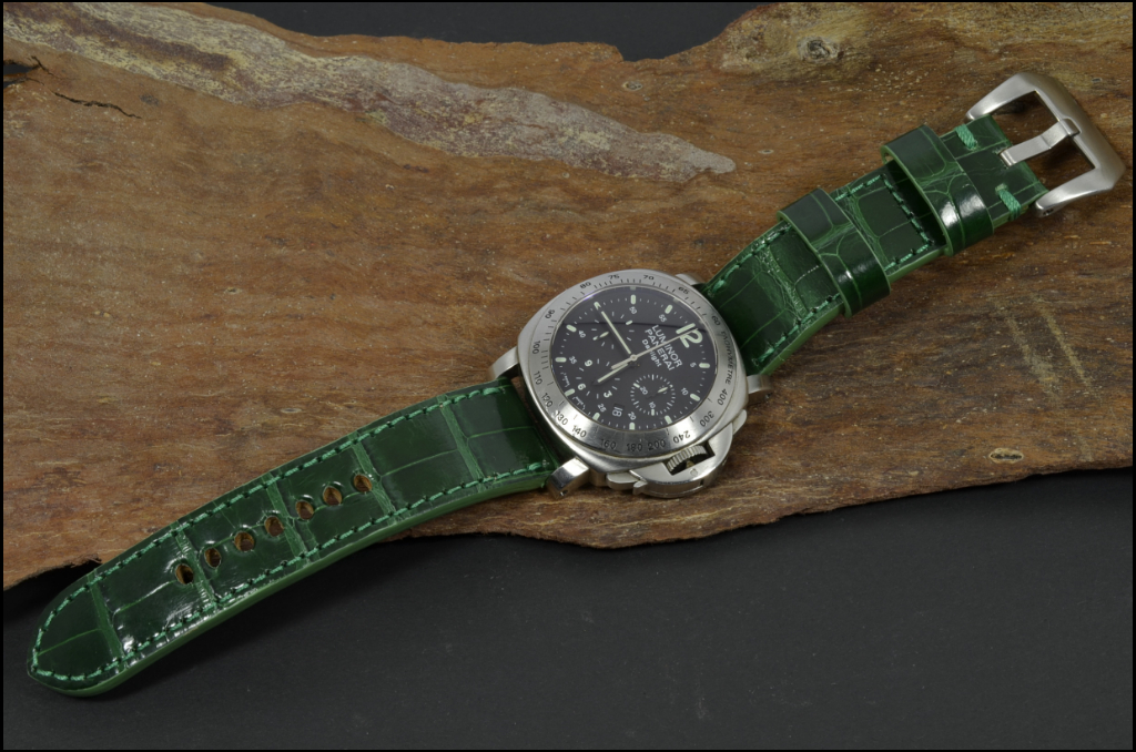 GREEN - SQUARE SCALE is one of our hand crafted watch straps. Available in green color, 3.5 - 4 mm thick.