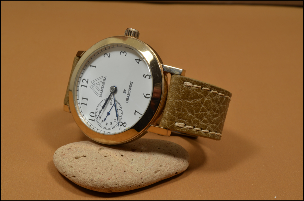 BEIGE I is one of our hand crafted watch straps. Available in beige color, 3 - 3.5 mm thick.