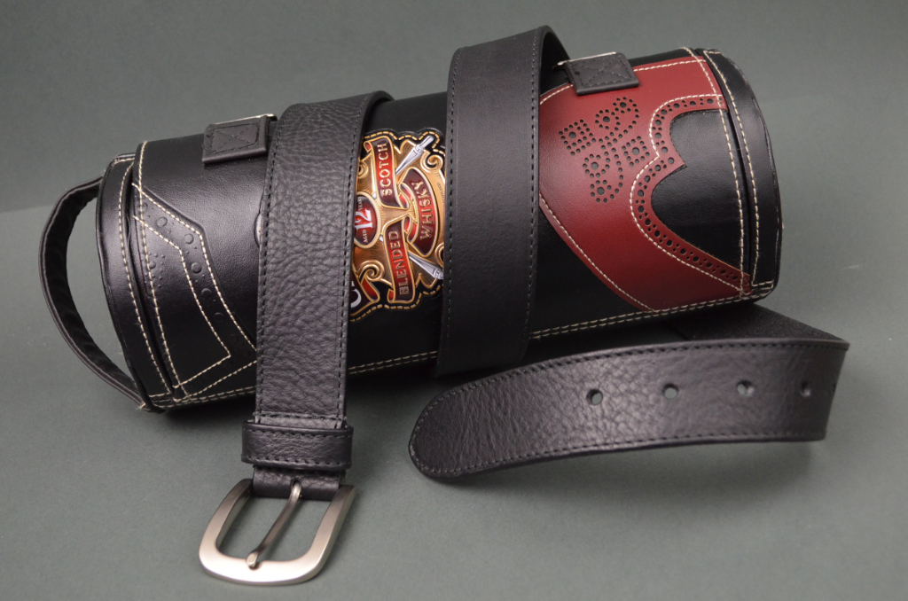 35MM CALF CLASSIC BLACK is one of our hand crafted belts, made with exceptional quality calf saddle leather. Available in black color, 35 mm wide & 4 - 4.5 mm thick.