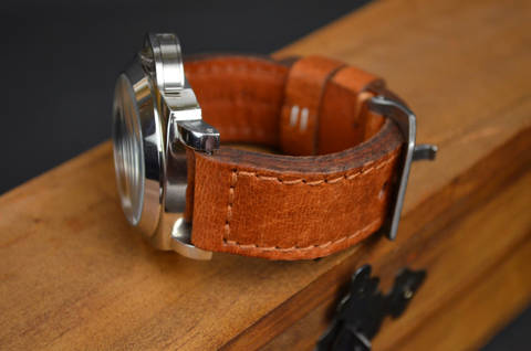 HAVANA MATTE I is one of our hand crafted watch straps. Available in havana color, 5.5 - 6 mm thick.